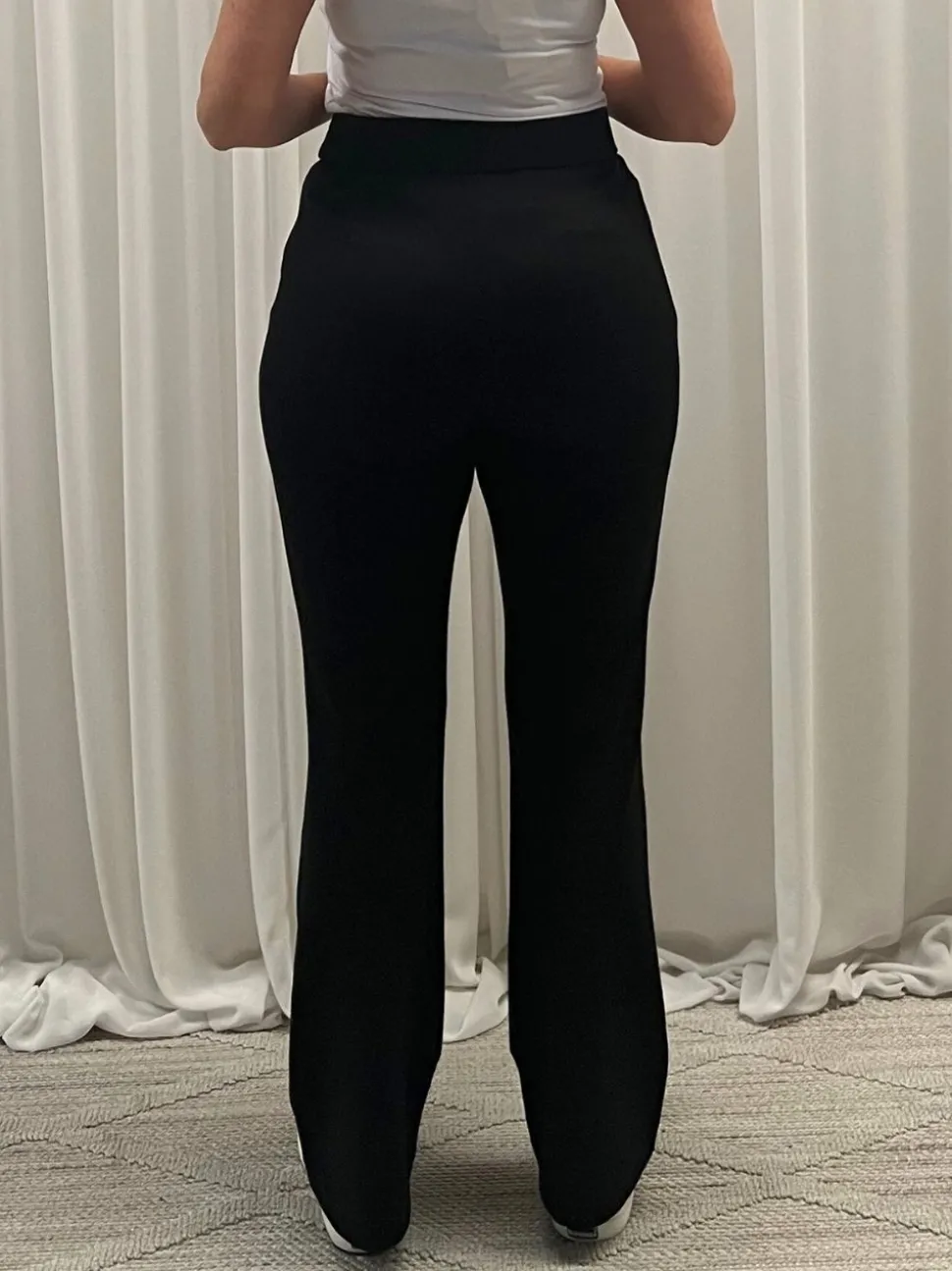 Carla Flare Pant - Black
