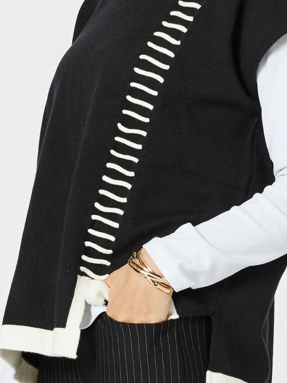 Mode Contrast Stitch Detail Knit - Black/Ivory